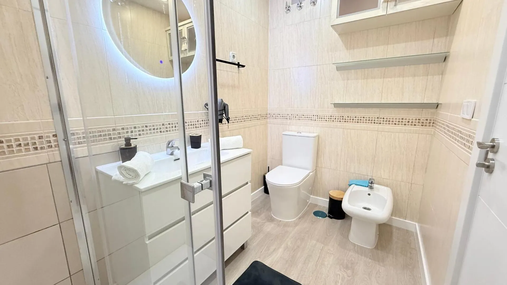 푸엔히롤라 Seabreeze Retreat 아파트